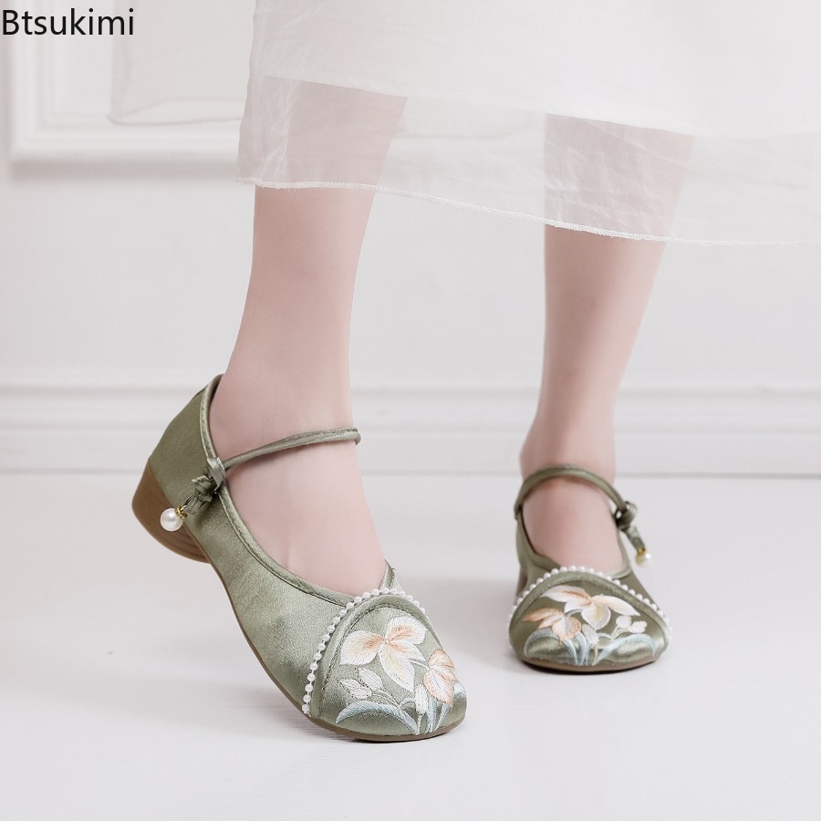 Ethnic Fashion Women - Fashion Embroidered Chinese Style Low Heeled